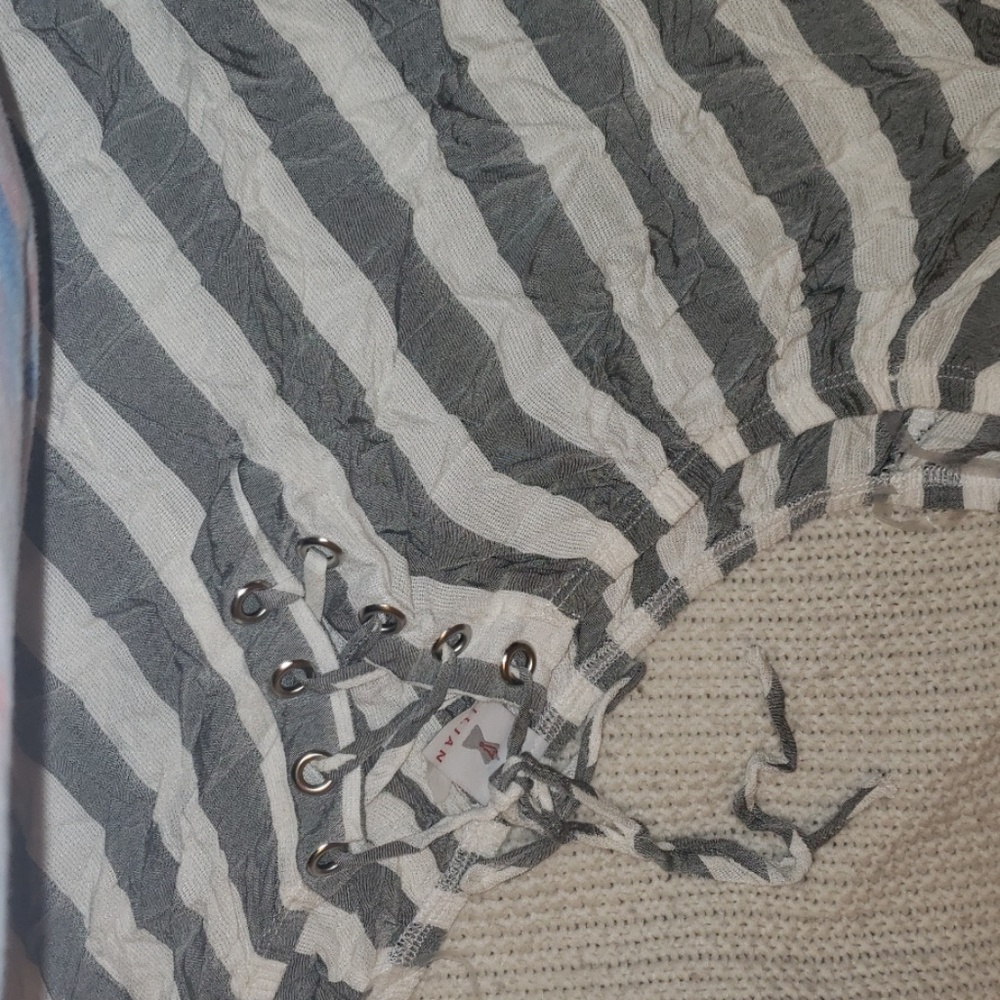 Top - Picture 2 of 2